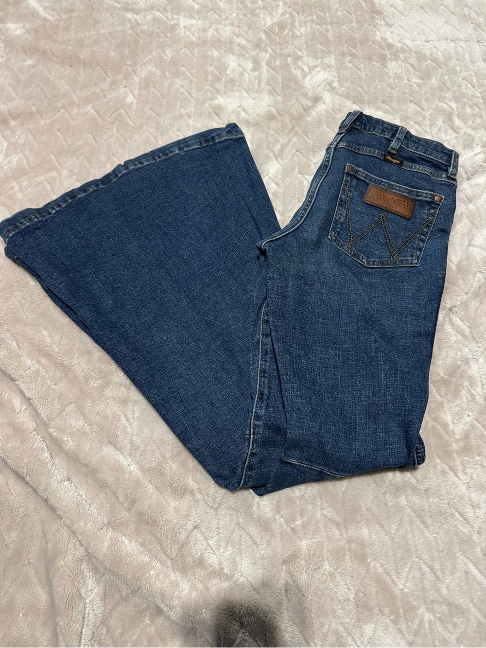 Wrangler women’s high-rise retro trumpet flare jeans
